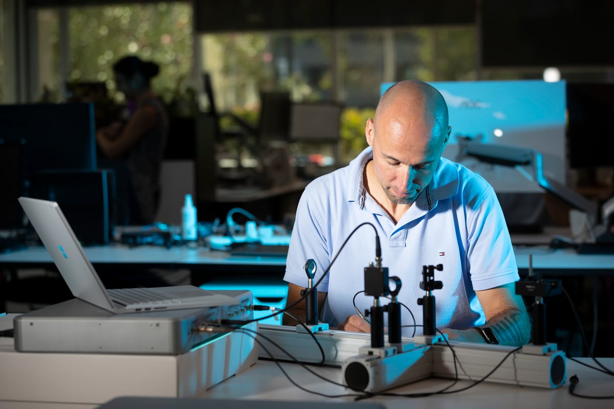 Engineer using Moku:Pro for research